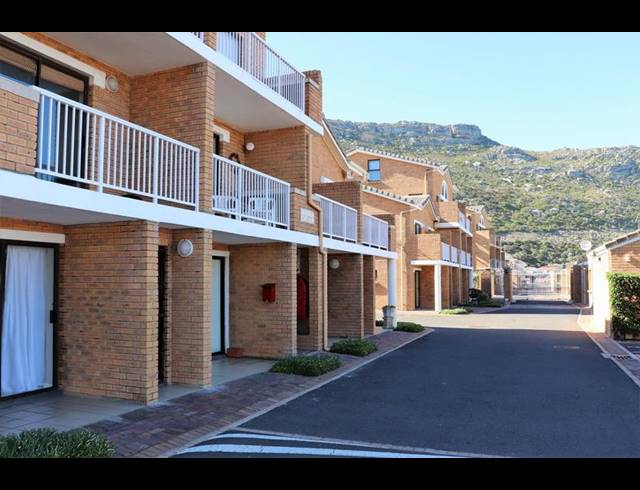 2 BEDROOM PROPERTY TO RENT IN FISH HOEK